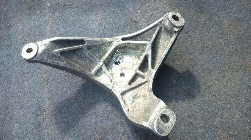 кронштейн двигателя BMW 5 E39 2002, 3.0 л., дизель, МКПП, серый, седан, 1096080