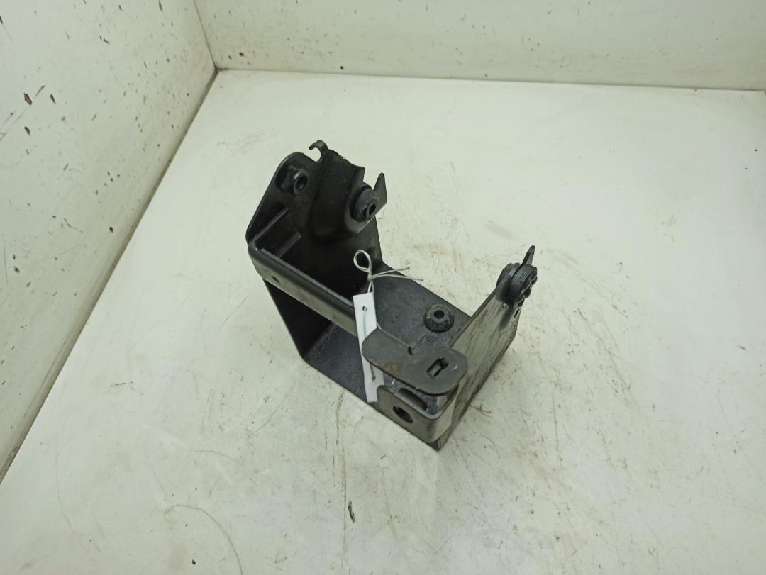 кронштейн (крепление) Renault Scenic I 2002, 1.4 л., бензин, МКПП, серый, минивэн
