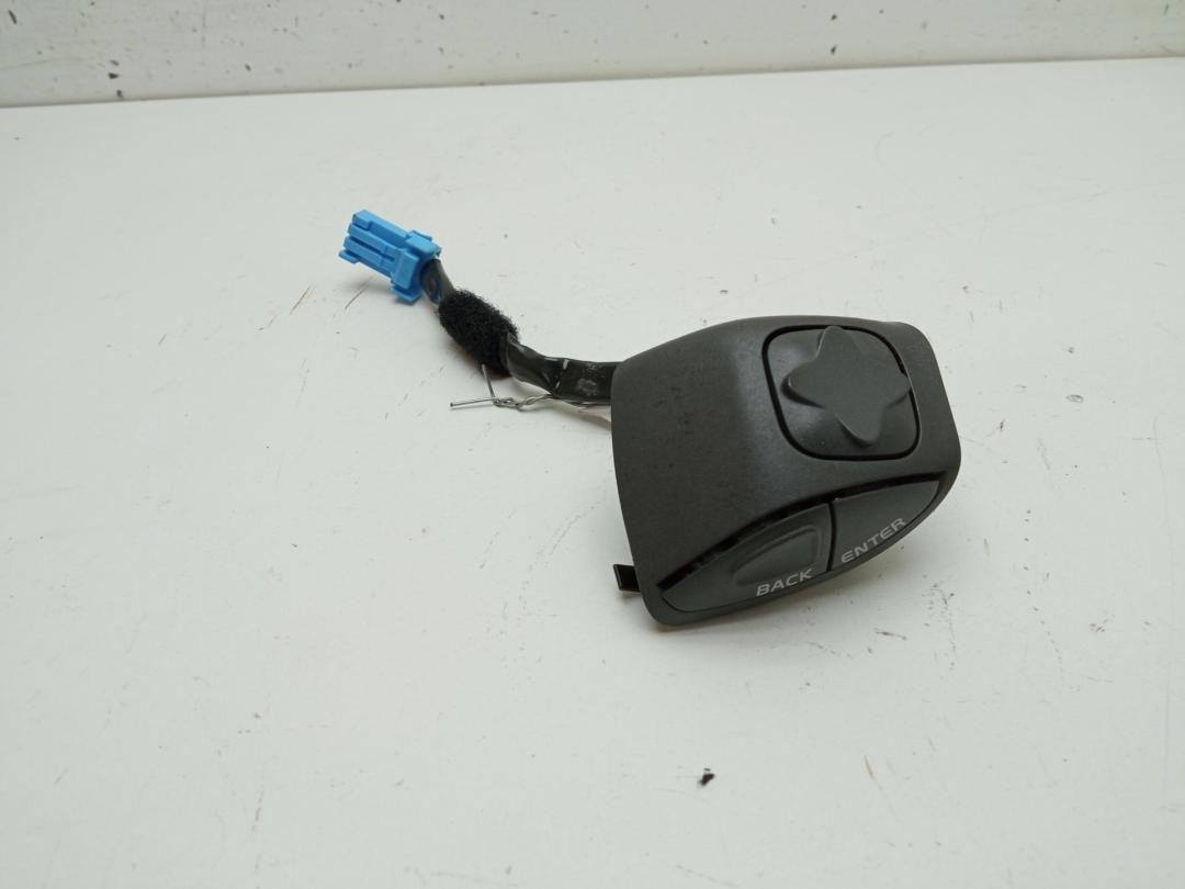 кнопки управления на руле Volvo S80 1 поколение 2002, 2.4 л., бензин, АКПП, серый, седан, 8651215 - фото №1