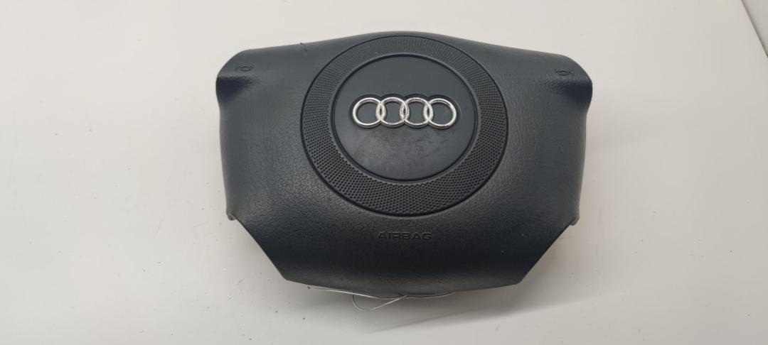 подушка безопасности водителя Audi A6 C5 1999, 2.4 л., бензин, АКПП, серый, универсал, 4B0880201AD