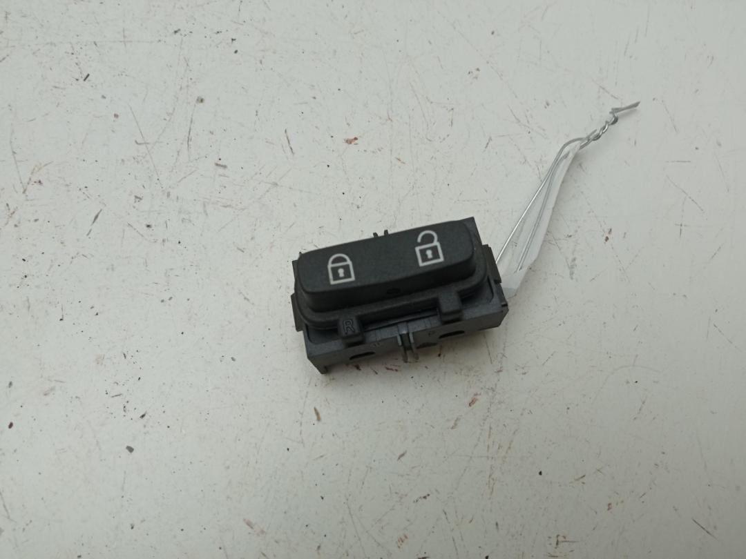 кнопка центрального замка Volvo S80 2 поколение 2008, 2.4 л., дизель, АКПП, серый, седан, 30710476 - фото №1
