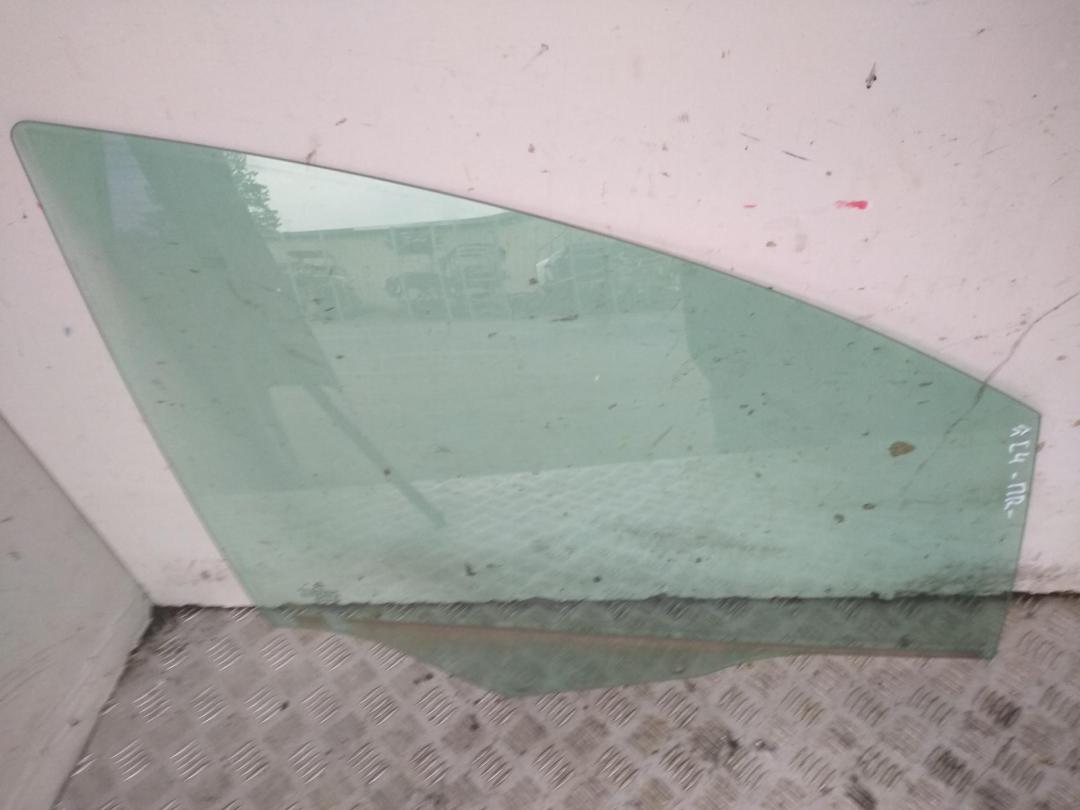 стекло двери передней правой Citroen C4 1 поколение 2006, 1.4 л., бензин, МКПП, серый, хетчбэк 5 дв., 00009202E4 - фото №1