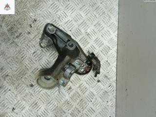 крепление стабилизатора / втулки стабилизатора Volkswagen Passat B5 1998, 1.8 л., бензин, МКПП, серый, универсал, 4B0199352B