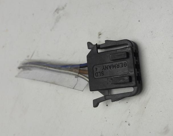 разъем (фишка) проводки Volkswagen Passat B4 1994, 1.6 л., бензин, МКПП, синий, универсал, 191972703