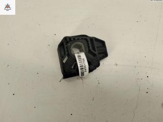 кронштейн радиатора Volkswagen Golf 4 поколение 2002, 1.6 л., бензин, МКПП, чёрный, хетчбэк 3 дв., 1J0806155E