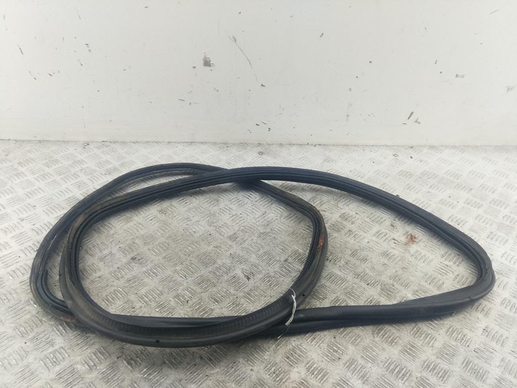 Уплотнитель крышки (двери) багажника Mercedes-Benz A-Класс W169 2006, 2.0 л., дизель, МКПП, чёрный, хетчбэк 5 дв. - фото №1