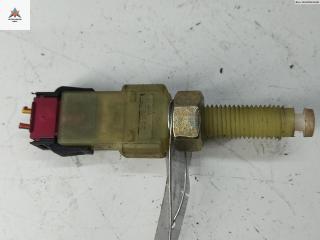 Датчик (включатель) стоп-сигнала Audi A4 B5 1995, 1.6 л., бензин, МКПП, синий, седан, 443945515