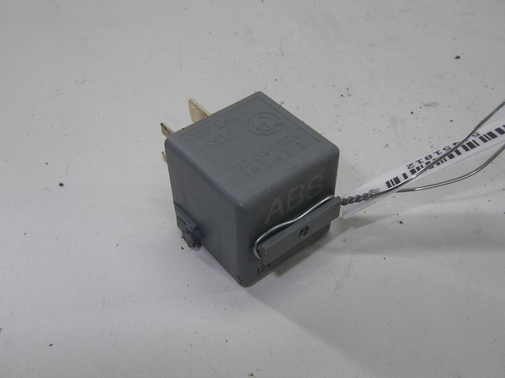 реле (прочие) BMW 3 E36 1994, 1.6 л., бензин, МКПП, зелёный, хетчбэк 3 дв., 1393403