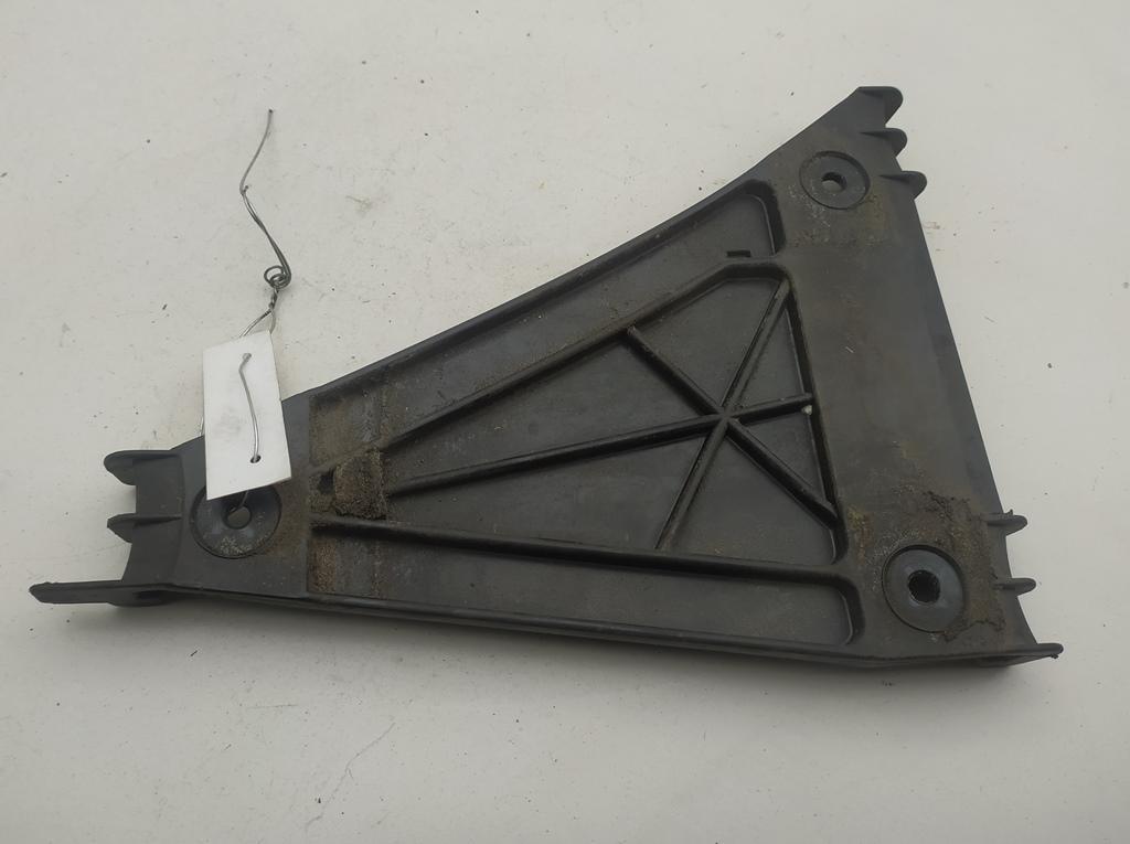 кронштейн заднего бампера Audi A4 B5 1996, 2.8 л., бензин, МКПП, красный, универсал, 8D0807484