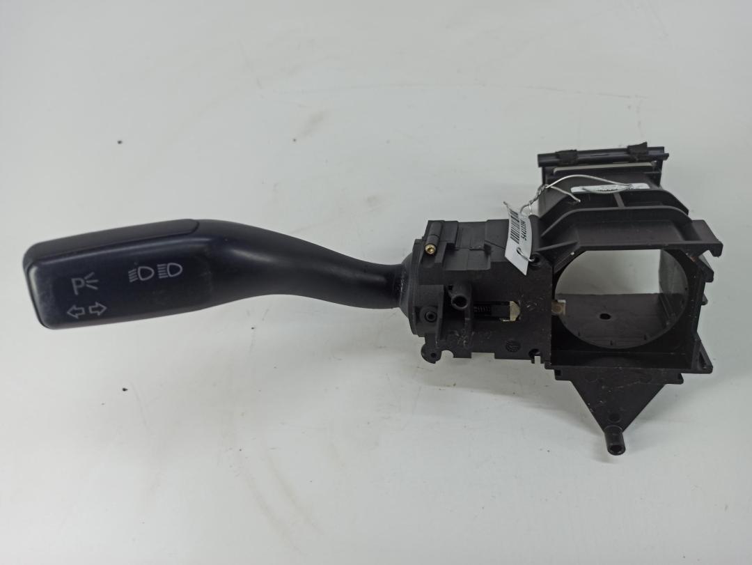 переключатель поворотов Audi A4 B6 2002, 2.5 л., дизель, АКПП, серый, универсал, 8E0953513A