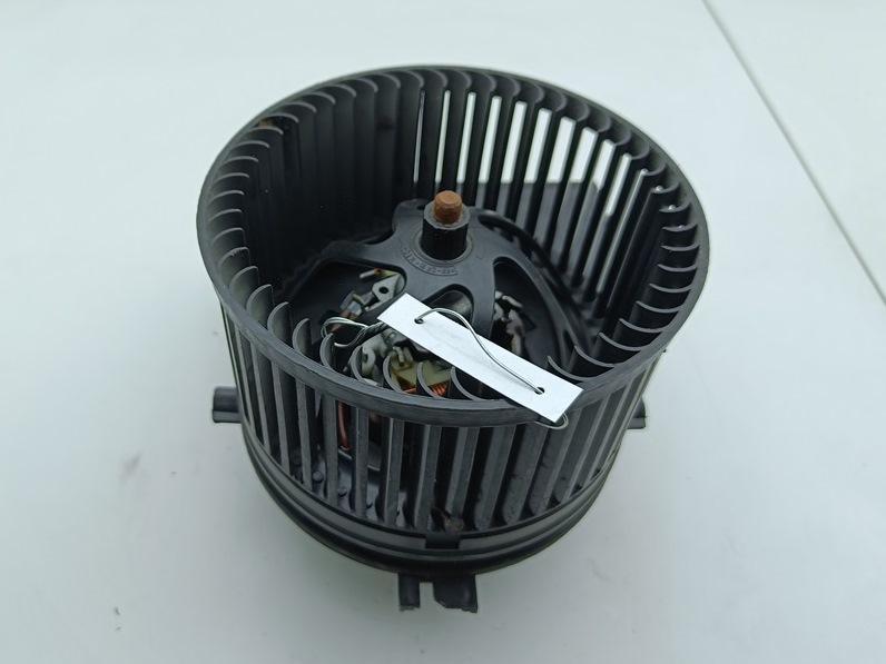 моторчик печки Volkswagen Bora 1999, 1.6 л., бензин, МКПП, зелёный, седан, 1J1819021