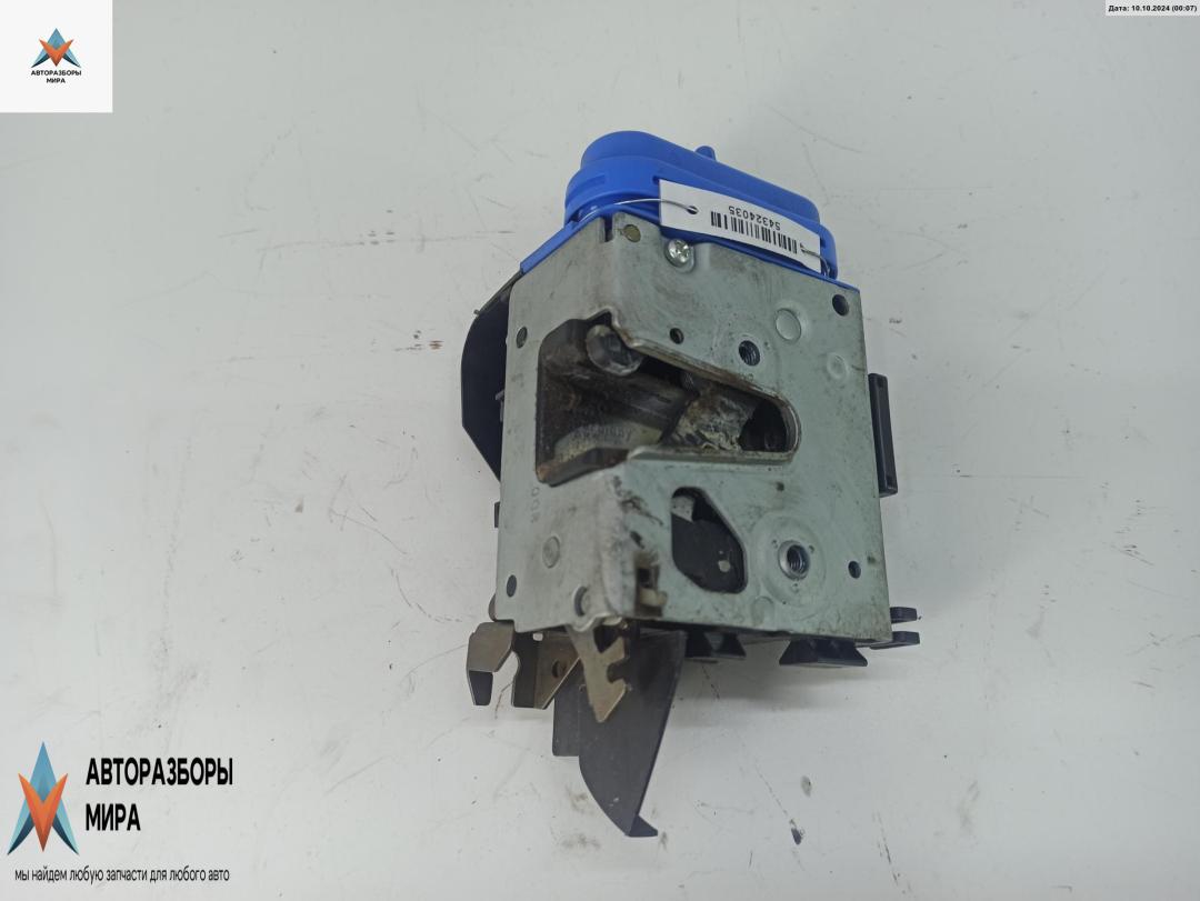 замок двери задней правой Audi A4 B5 1997, 1.6 л., бензин, МКПП, серый, седан, 8D0839016A - фото №1