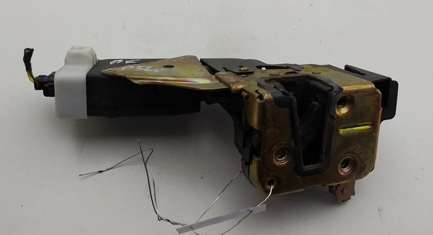 замок двери передней правой Volvo S40 / V40 1999, 1.8 л., бензин, МКПП, синий, универсал
