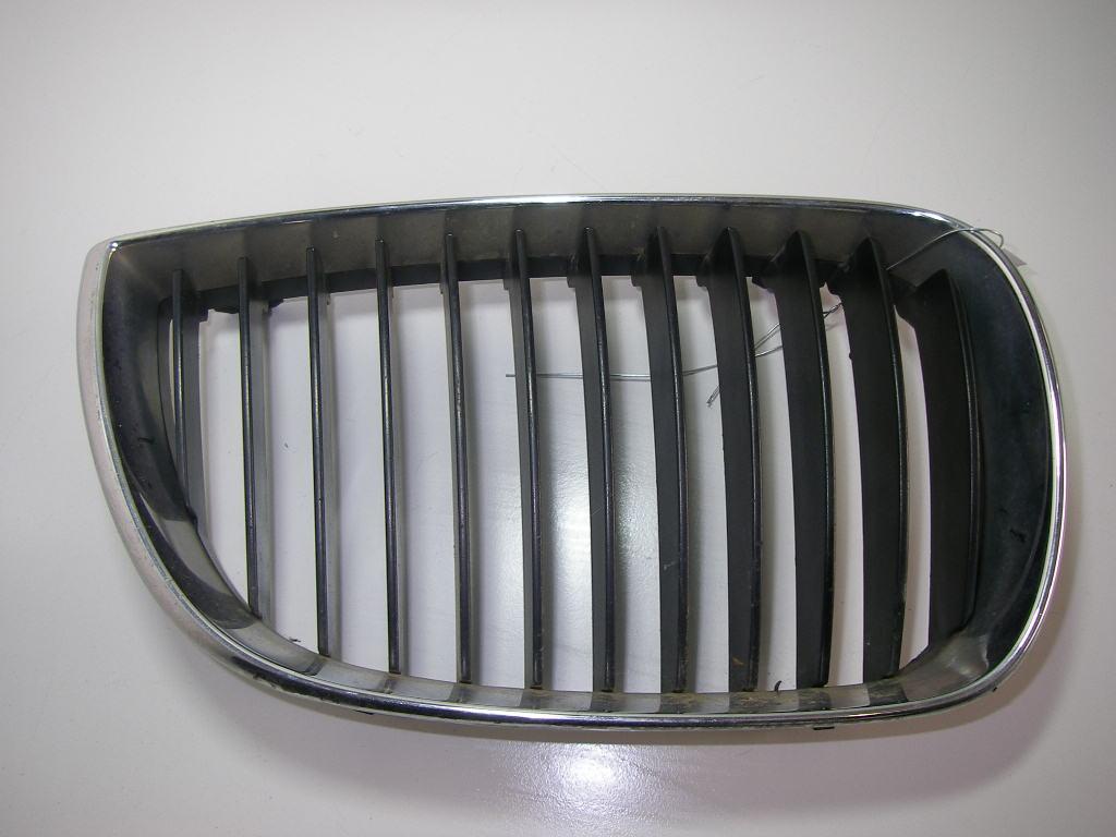 решетка радиатора BMW 1 E81/E87 2005, чёрный, хетчбэк 5 дв., 51137077130