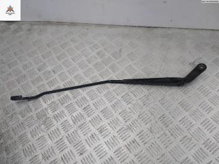 Щеткодержатель (поводок стеклоочистителя) передний Volkswagen Bora 1 поколение 1999, 2.3 л., бензин, МКПП, чёрный, универсал, 1J1955410A