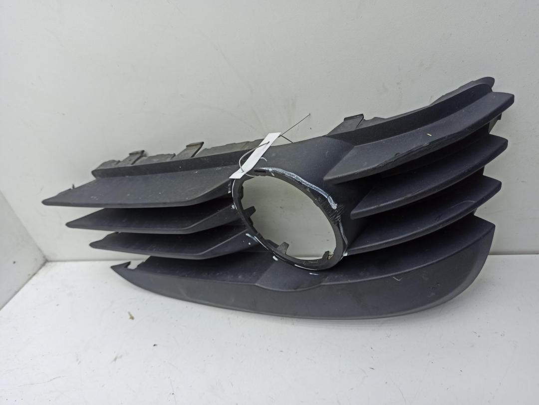 рамка фары противотуманной правой Opel Signum 2006, 3.0 л., дизель, МКПП, синий, хетчбэк 5 дв., 13182922
