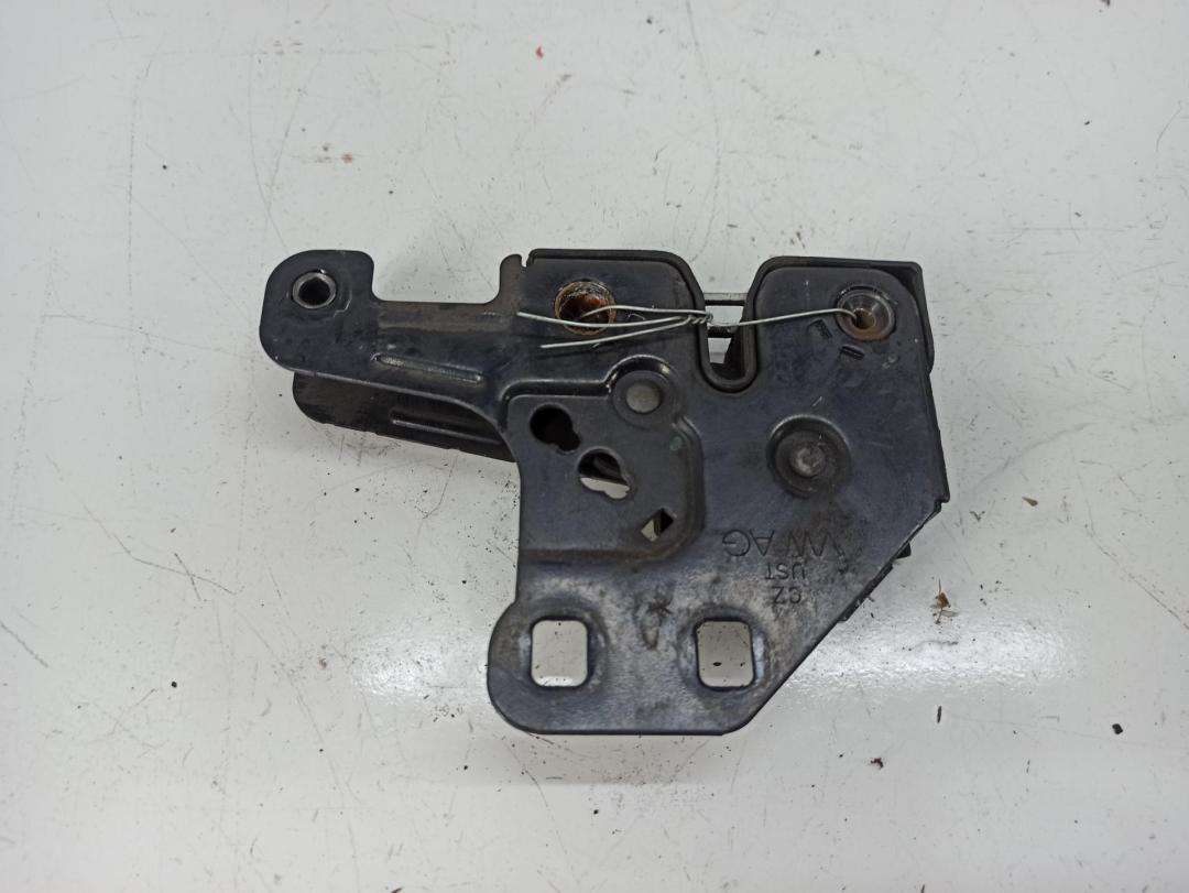 замок капота Audi A4 B6 2004, 2.0 л., бензин, МКПП, чёрный, универсал, 8E1923531D