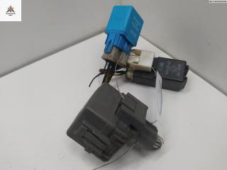 реле (прочие) Mazda 323 BA 1998, 1.3 л., бензин, МКПП, синий, хетчбэк 3 дв.