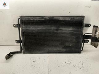 радиатор кондиционера Volkswagen Golf 4 поколение 2000, 1.6 л., бензин, МКПП, серый, универсал, 1J0820411D