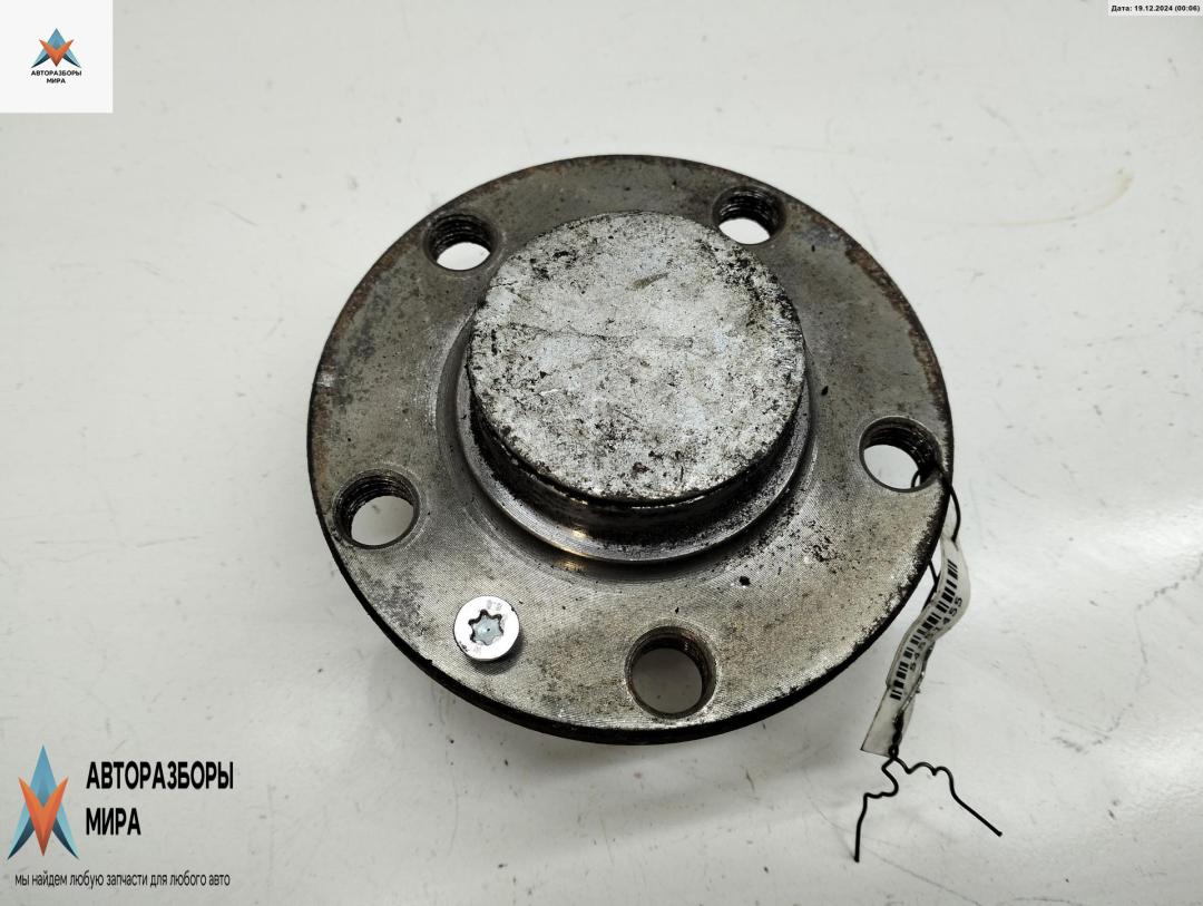 ступица задняя правая Volkswagen Bora 1 поколение 1999, 1.9 л., дизель, МКПП, зелёный, седан - фото №1