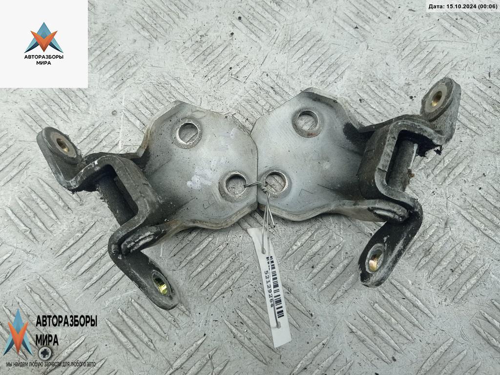 петля двери Mazda 323C BA 1995, белый, хетчбэк 3 дв. - фото №1