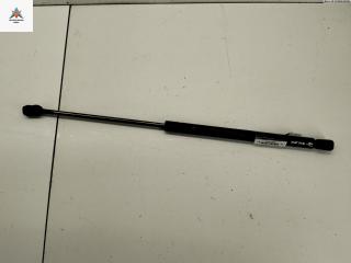 амортизатор крышки багажника (3-5 двери) Volkswagen Golf 3 поколение 1992, 1.9 л., дизель, МКПП, красный, хетчбэк 5 дв., 1H6827550A