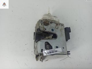 замок двери передней правой Audi A4 B5 1997, 1.8 л., бензин, АКПП, синий, универсал, 8D1837016E