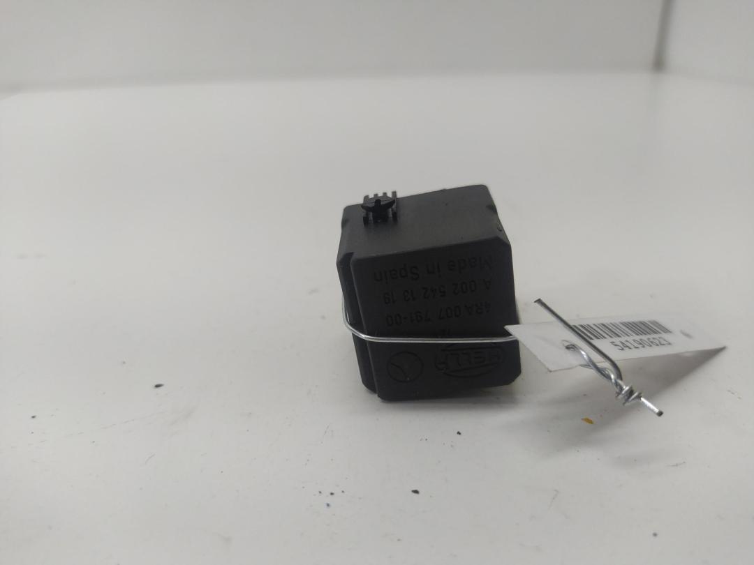 реле (прочие) Mercedes-Benz E W211 2006, 2.2 л., дизель, АКПП, жёлтый, седан, 0025421319