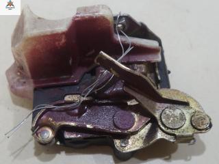 замок двери задней правой Mercedes-Benz C-Класс W201 [рестайлинг] 1988, 2.0 л., бензин, МКПП, красный, седан