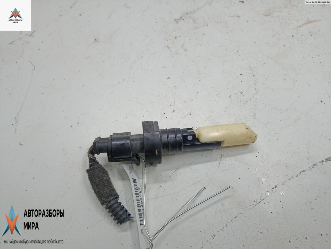 датчик уровня омывающей жидкости Opel Signum C 2004, 1.9 л., дизель, МКПП, зелёный, хетчбэк 5 дв. - фото №1