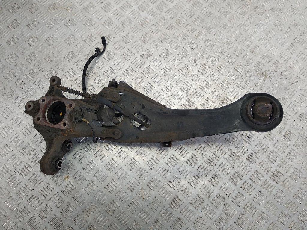 Кулак (корпус ступицы) задний правый Hyundai i30 2008, 2.0 л., дизель, МКПП, чёрный, универсал, 527202H000