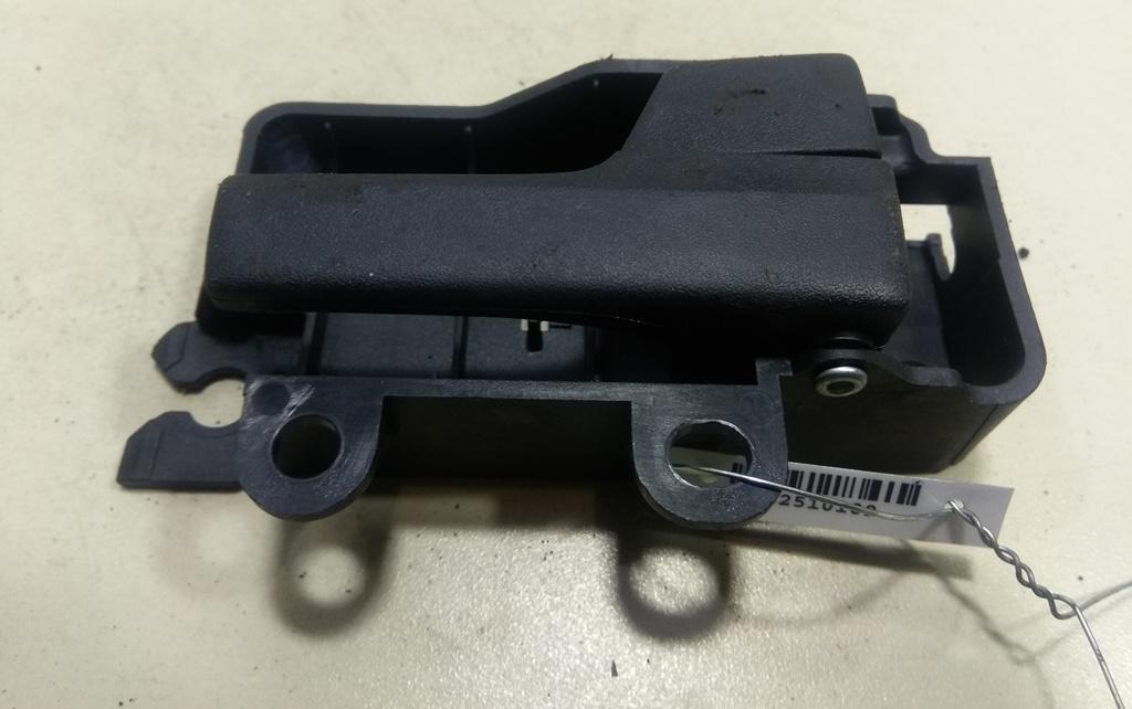 ручка внутренняя задняя правая Ford Focus 2 поколение 2004, 1.4 л., бензин, МКПП, красный, хетчбэк 5 дв., 3M51R22600AA - фото №1