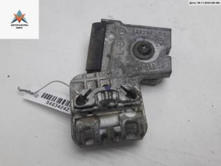 кронштейн (крепление) Volkswagen Golf 4 поколение 1998, 1.9 л., дизель, МКПП, чёрный, хетчбэк 3 дв., 996234