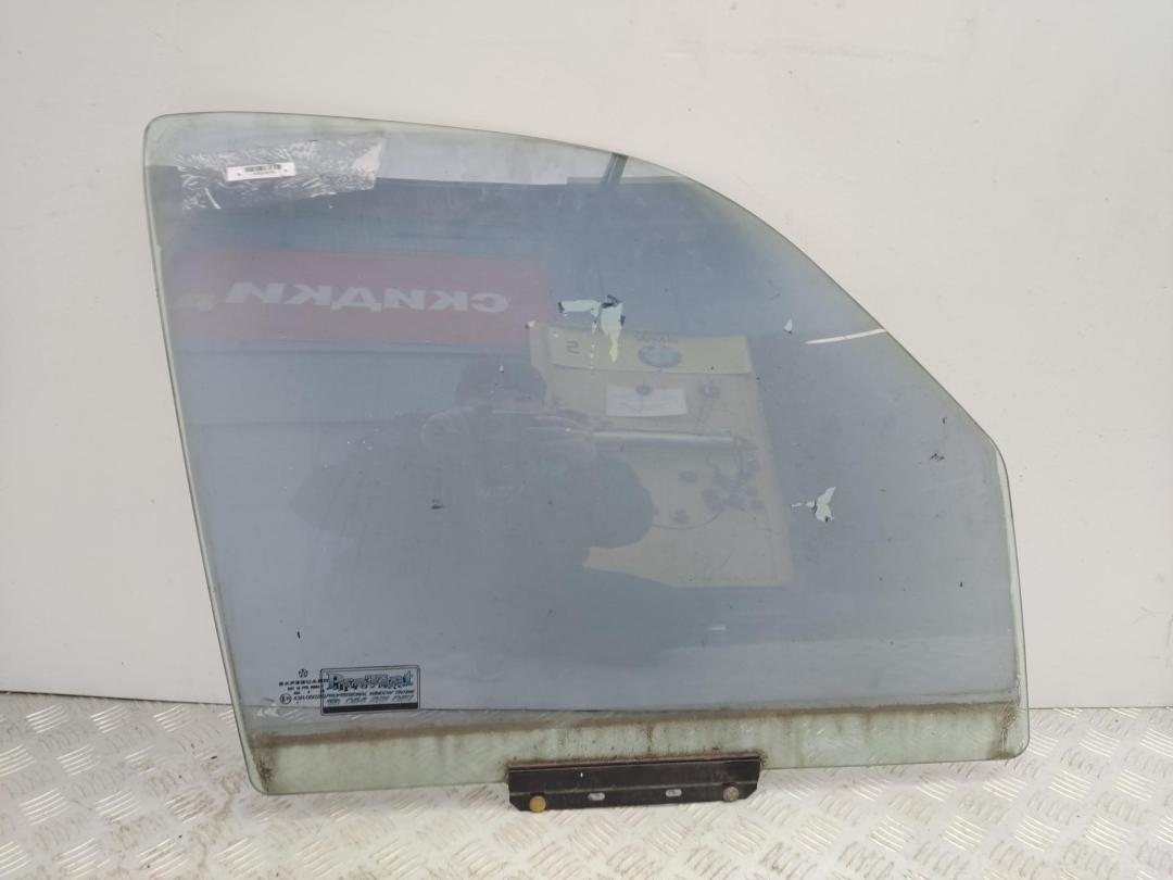 стекло двери передней правой Jeep Cherokee 2004, 2.5 л., дизель, МКПП, чёрный, внедорожник 5 дв.