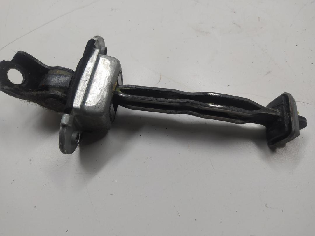 Ограничитель открывания двери задней Nissan Almera N15 1998, хетчбэк 5 дв.
