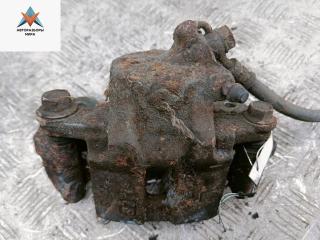 суппорт передний левый Mitsubishi Lancer 7 поколение 1995, 1.3 л., бензин, МКПП, серый, седан