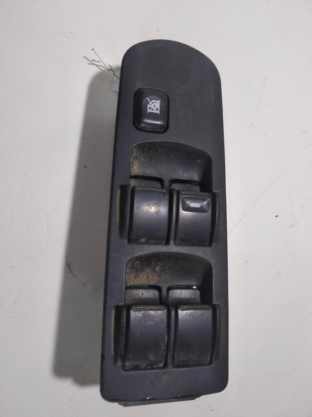 блок управления стеклоподъемниками Mitsubishi Colt 2010, 1.3 л., бензин, МКПП, серый, хетчбэк 5 дв., 8608A178