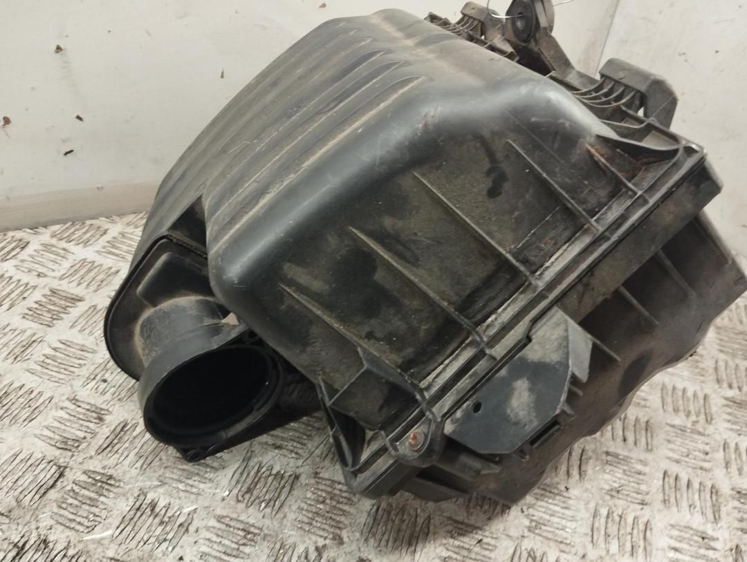 корпус воздушного фильтра Volkswagen Sharan 2002, 2.0 л., бензин, МКПП, красный, минивэн, 7M3129607