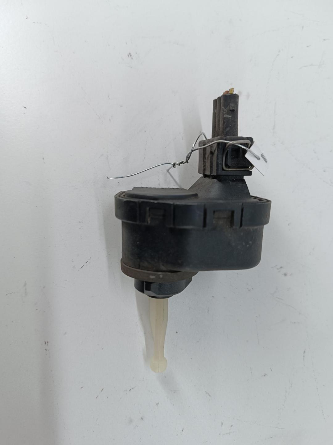 корректор фар Audi A4 B5 1997, 1.8 л., бензин, МКПП, зелёный, универсал, 4D0941295