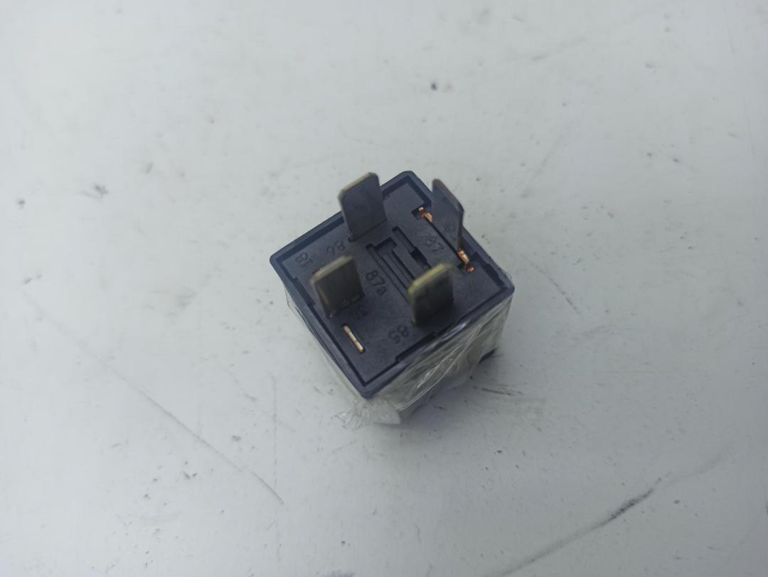 Реле втягивающее стартера Opel Astra H 2006, 1.9 л., дизель, МКПП, серый, универсал, 13171831