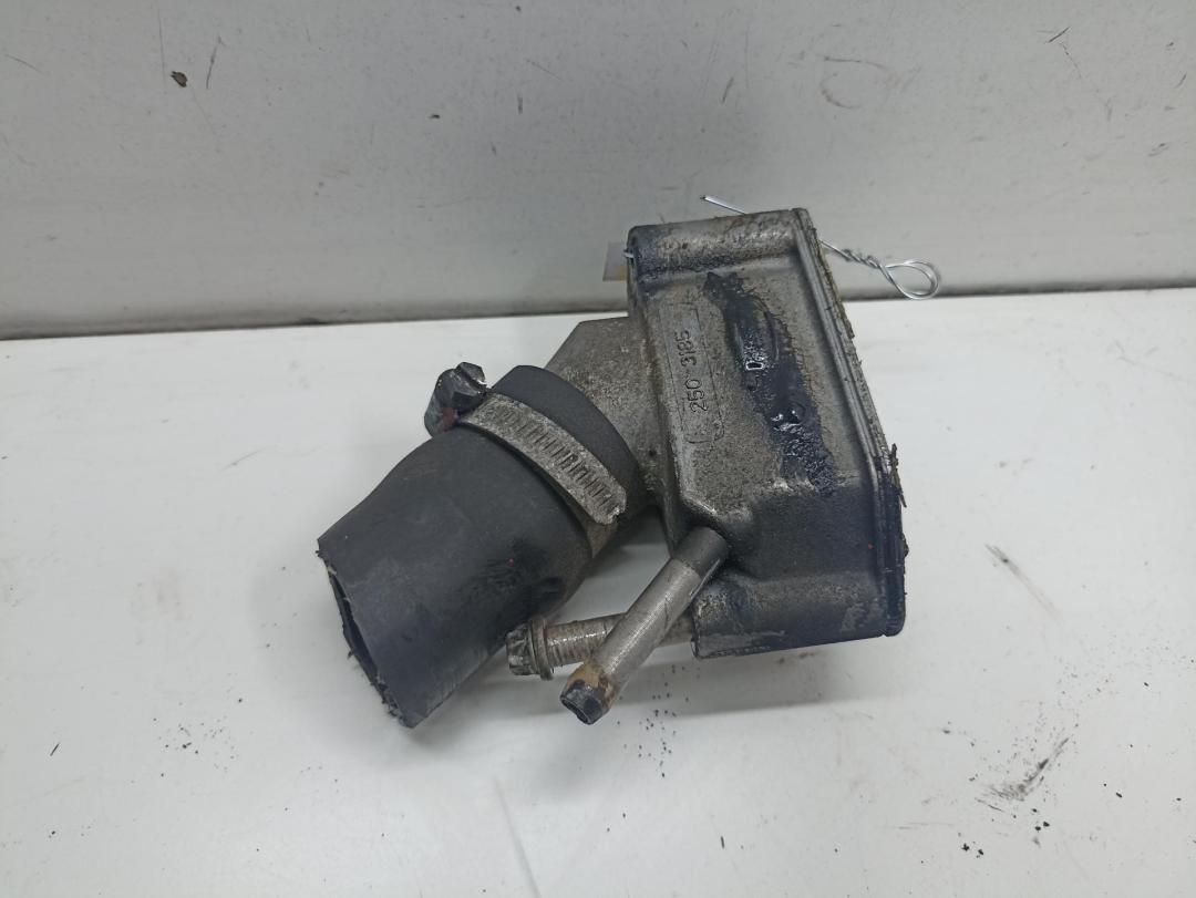 корпус термостата Opel Omega B 2000, 2.2 л., бензин, МКПП, серый, седан, 2503135