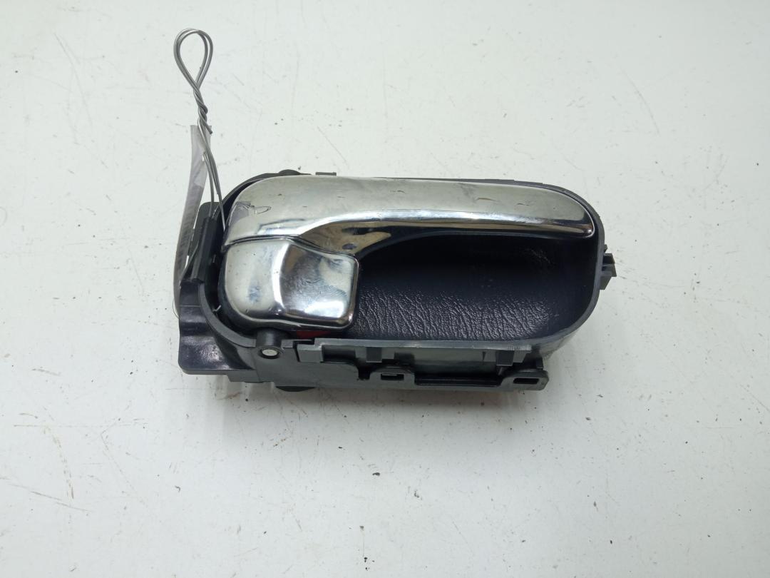 ручка внутренняя передняя правая Nissan Primera P11 1999, 1.8 л., бензин, МКПП, серый, хетчбэк 5 дв.