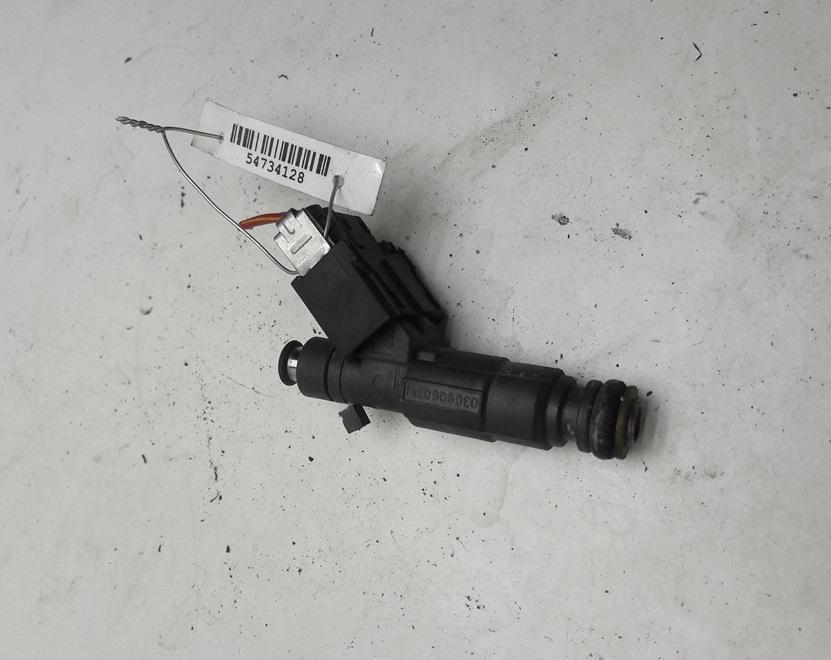 форсунка Volkswagen Polo 2000, 1.4 л., бензин, МКПП, синий, хетчбэк 3 дв., 030906031J