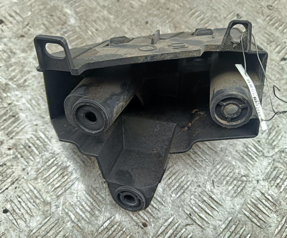 кронштейн заднего бампера Citroen C4 2006, 1.6 л., бензин, МКПП, чёрный, хетчбэк 3 дв., 9650693580
