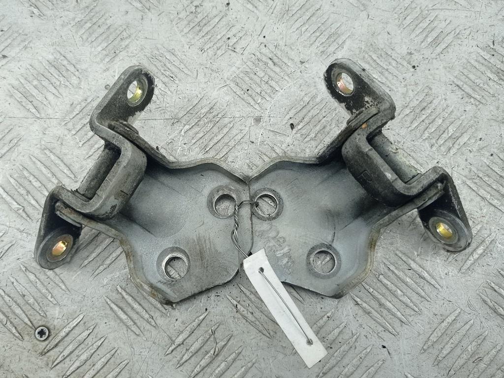 петля двери Mazda 323C BA 1995, белый, хетчбэк 3 дв.
