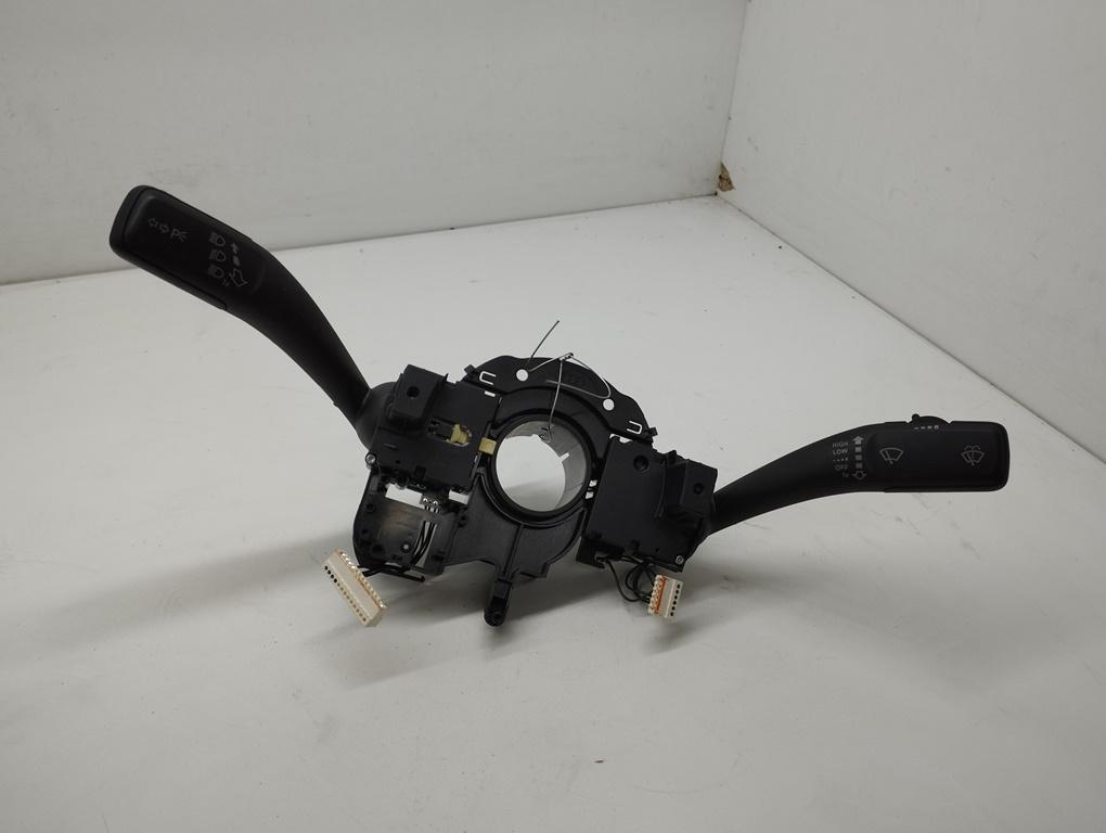 переключатель подрулевой Audi A4 B8 2008, 2.0 л., дизель, АКПП, серый, седан, 8K0953502