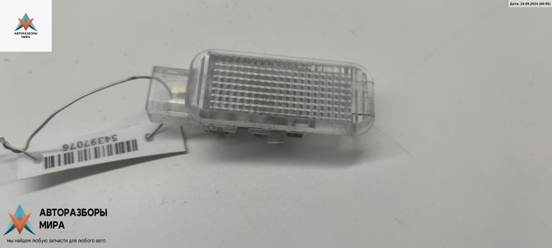 фонарь салона (плафон) Audi A6 4B/C5 2000, 2.4 л., бензин, МКПП, серый, седан, 4B0947415 - фото №1