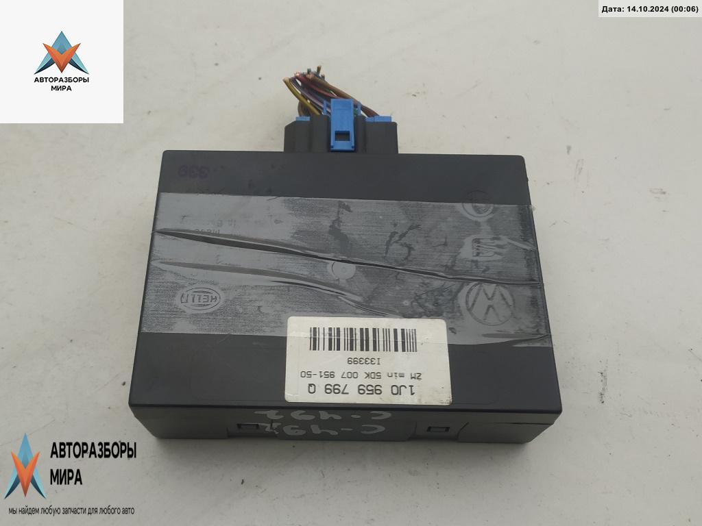 блок комфорта Volkswagen Golf 4 поколение 1999, 1.4 л., бензин, МКПП, синий, хетчбэк 5 дв., 1J0959799Q - фото №1