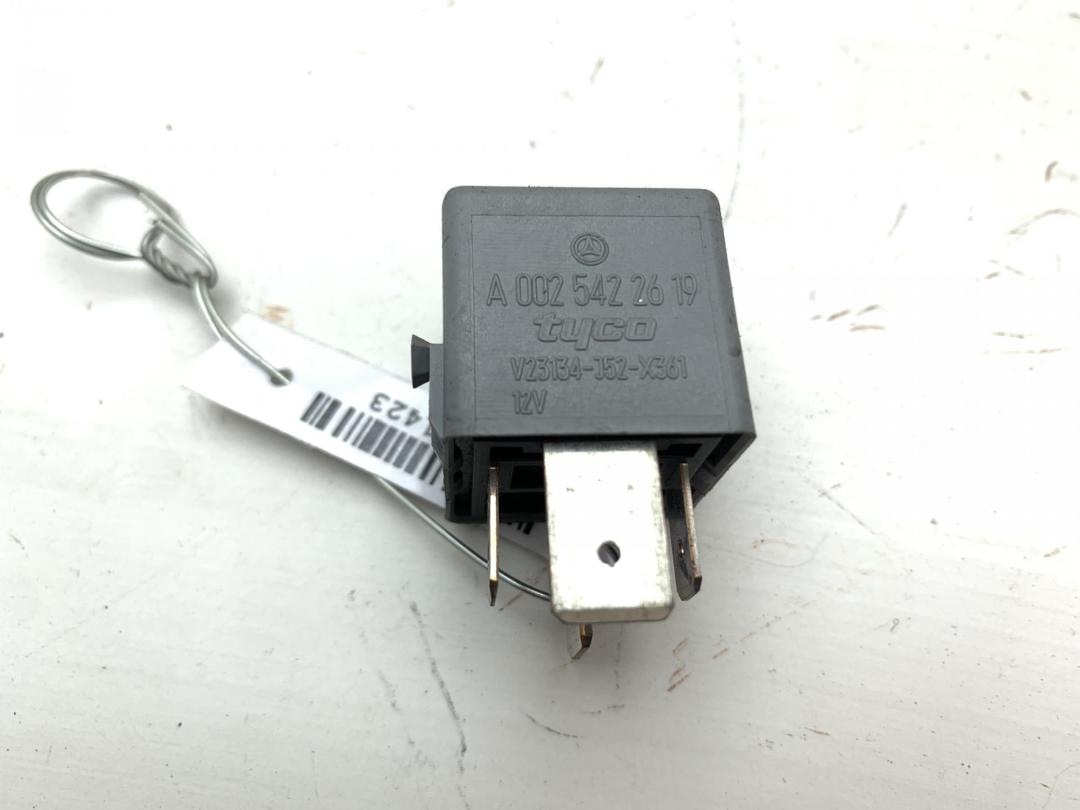 реле (прочие) Mercedes-Benz M-Class ML W163 2002, 2.7 л., дизель, МКПП, синий, внедорожник 5 дв., 0025422619