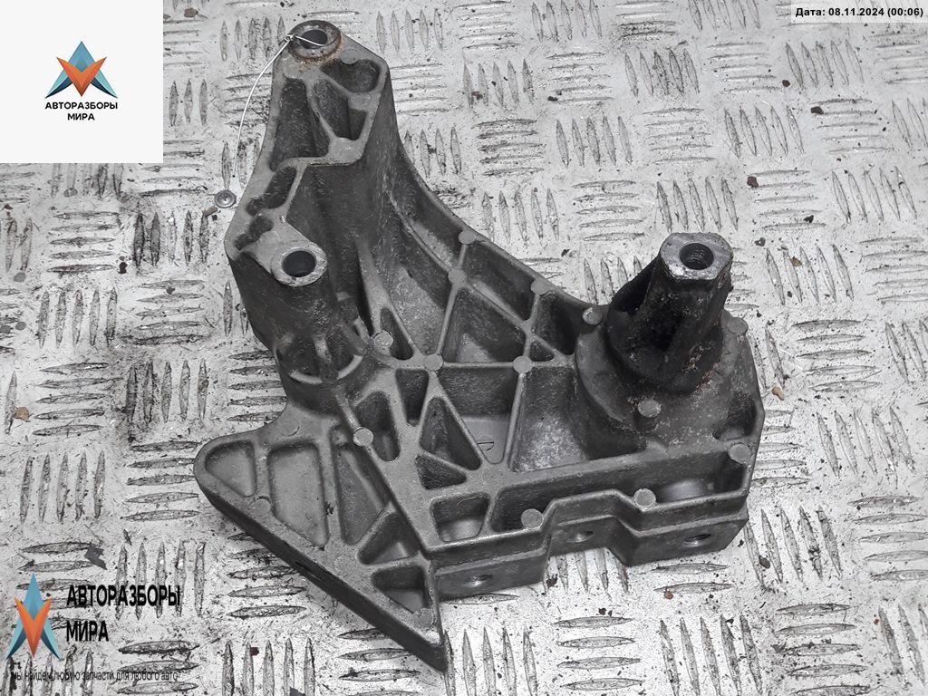 кронштейн двигателя Skoda Octavia mk2 (A5 1Z) 2006, 2.0 л., бензин, МКПП, красный, универсал - фото №1